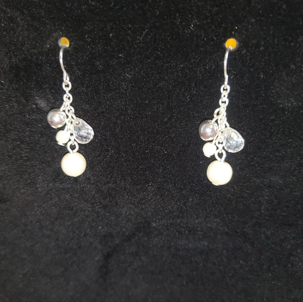 AVON Necklace and earring set. - Picture 2 of 4
